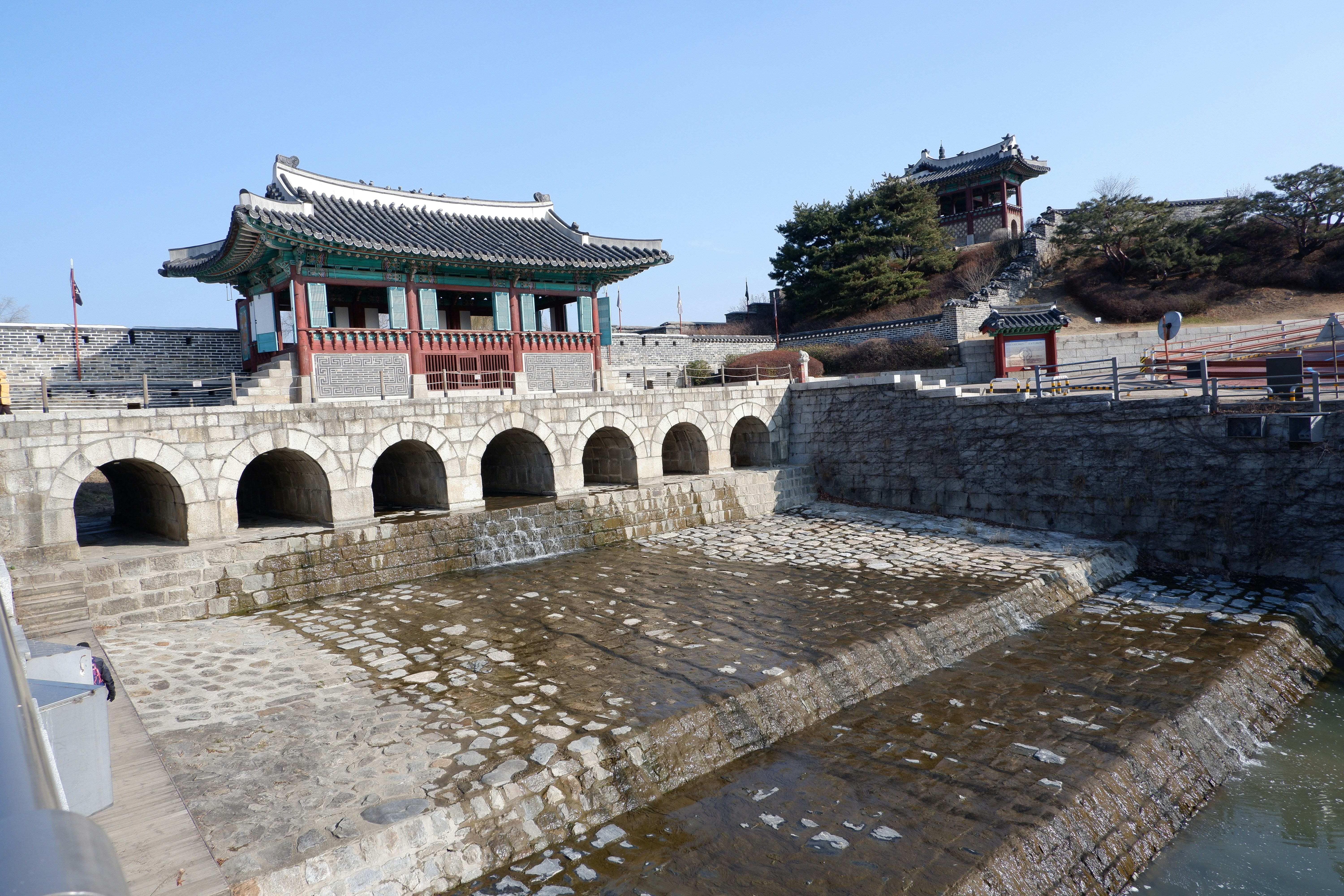 아포스티유와 번역본이 있는 가족관계증명서 등 피부양자 등록 서류