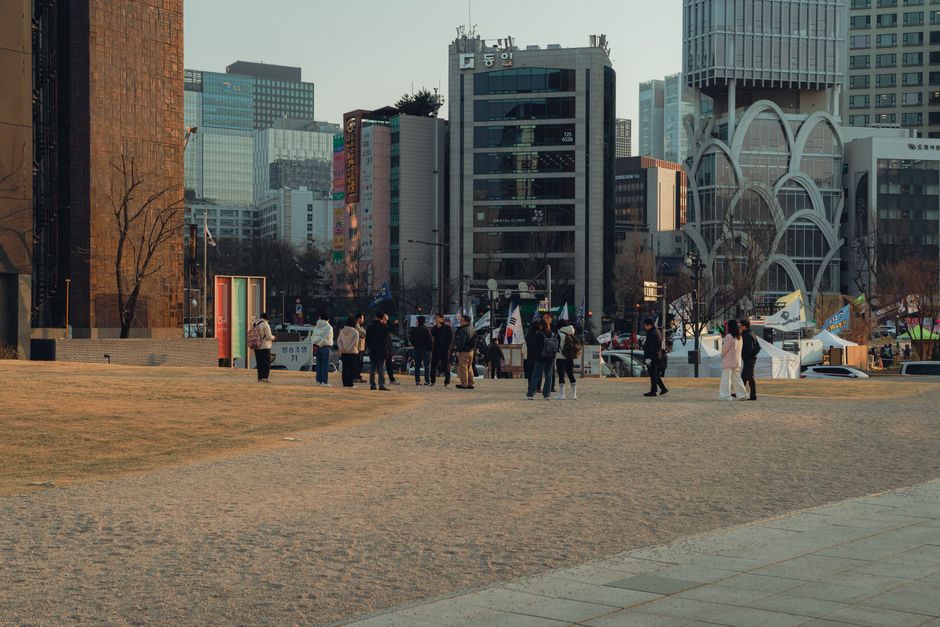 외국인들이 함께 사회복지 활동을 하는 모습