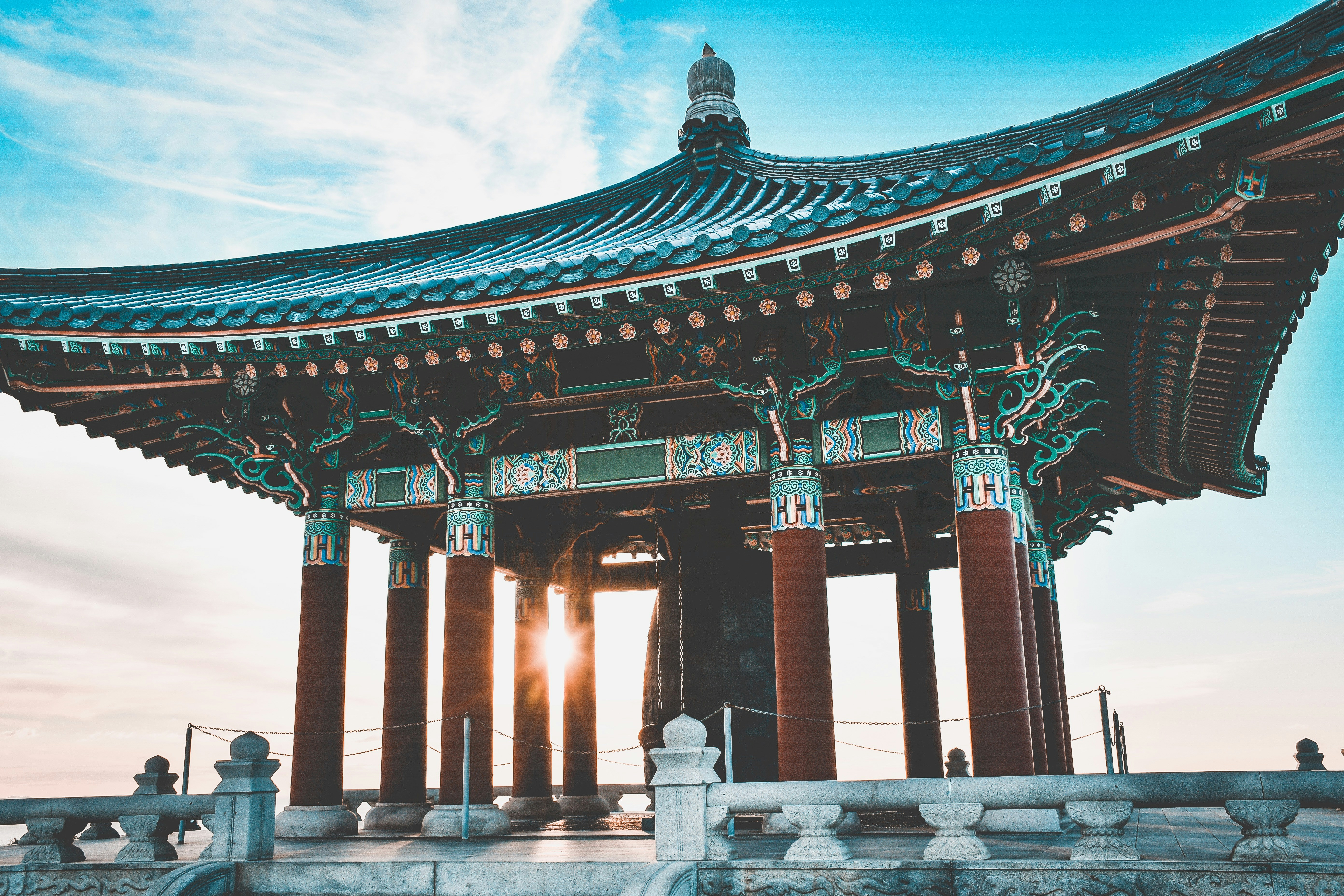 E-7-4 비자 신청인 및 고용 기업의 주요 자격 요건을 시각적으로 나타낸 인포그래픽
